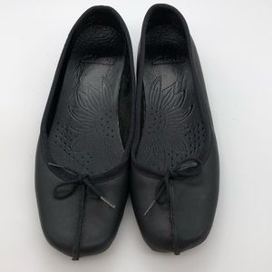 Clarks black ballet flat shoe, size 8